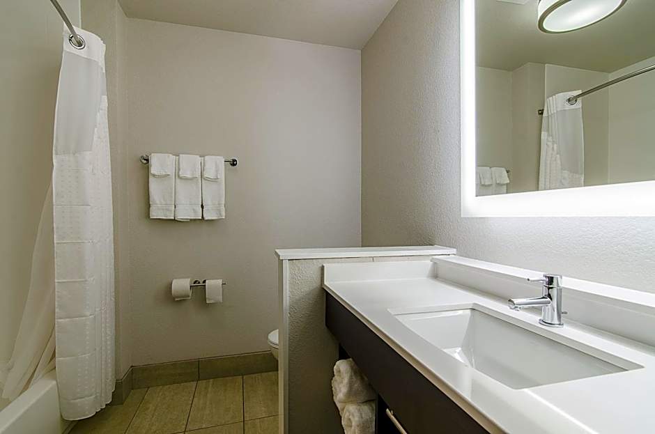 Holiday Inn Express & Suites - Atchison By IHG