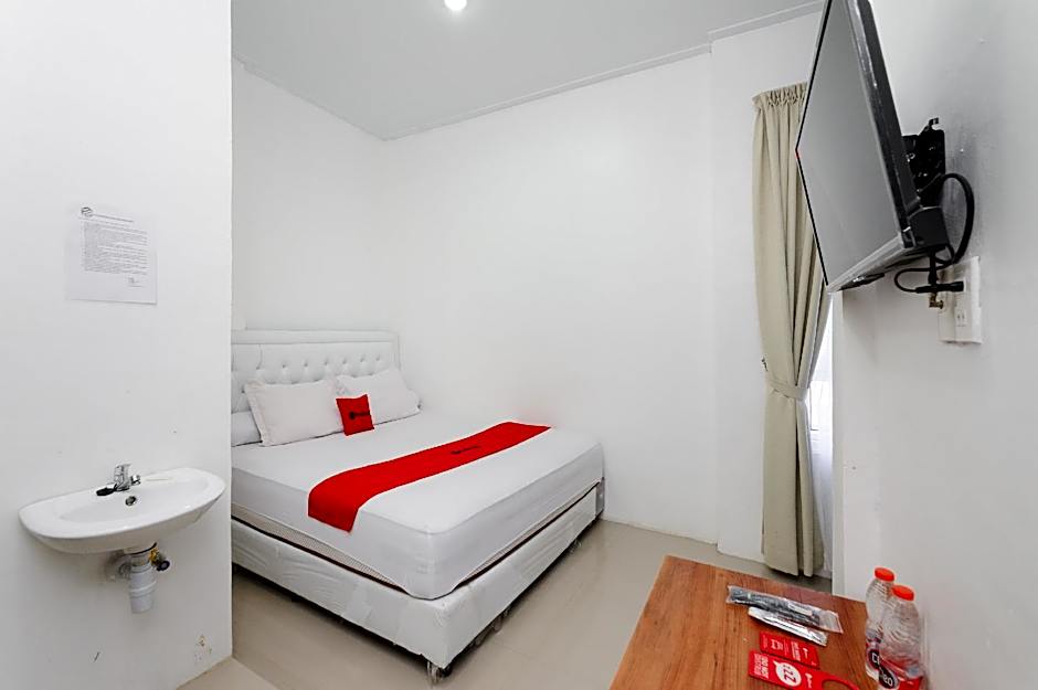 RedDoorz Syariah near Pelabuhan Ulee Lheue Banda Aceh