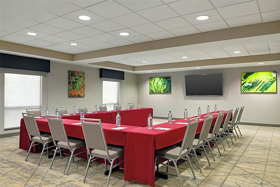 Hampton Inn By Hilton & Suites Pittsburgh/Harmarville