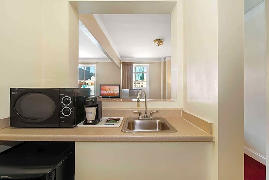 Travelodge by Wyndham Downtown Chicago