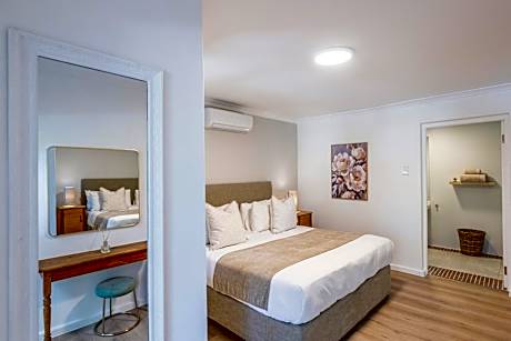 Plum Double Suite