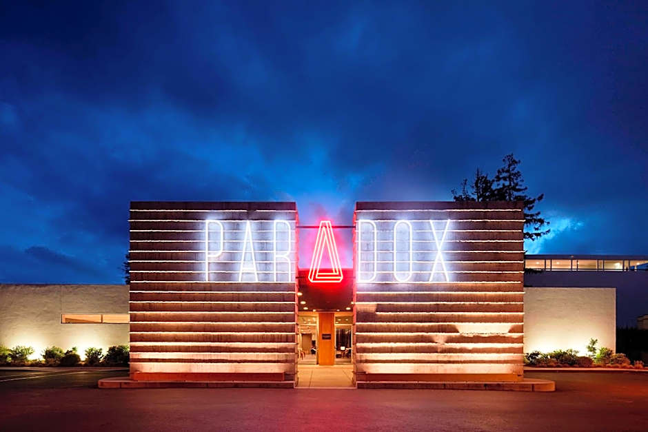 Hotel Paradox, Autograph Collection