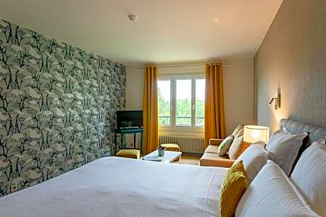 Family Room with Garden View