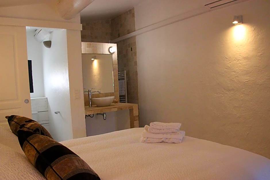 Le Hameau Fleur de Pierres , Chambre , Gite et Table d'Hôtes