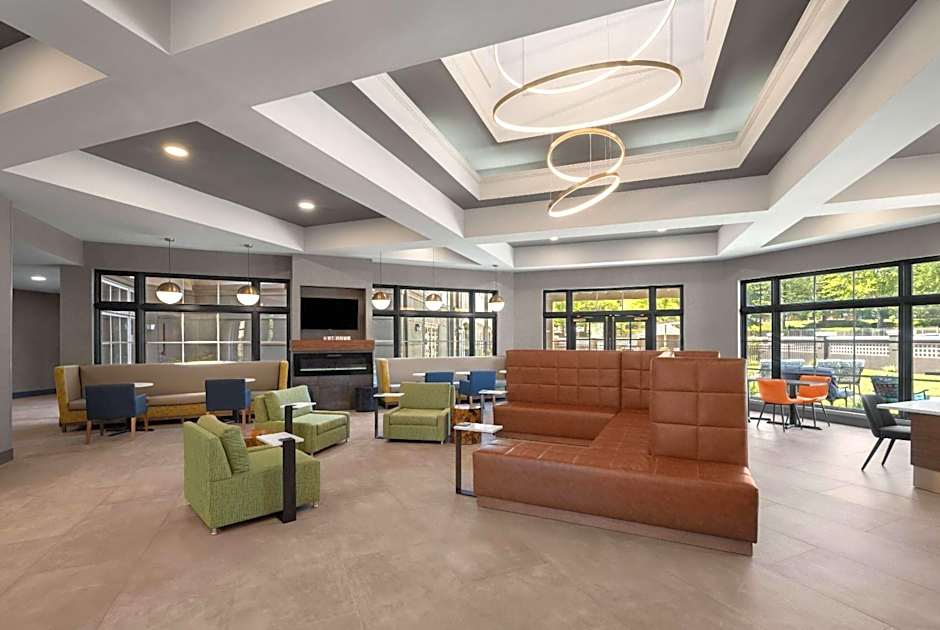 La Quinta Inn & Suites by Wyndham Greensboro