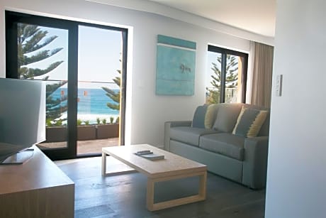 One-Bedroom Suite with Ocean View and Balcony
