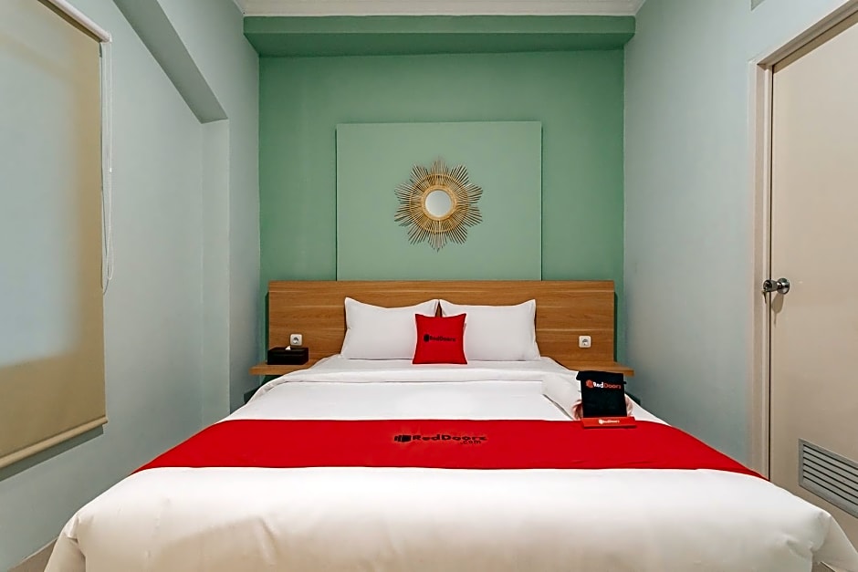 RedDoorz Plus @ Bagusrangin Street