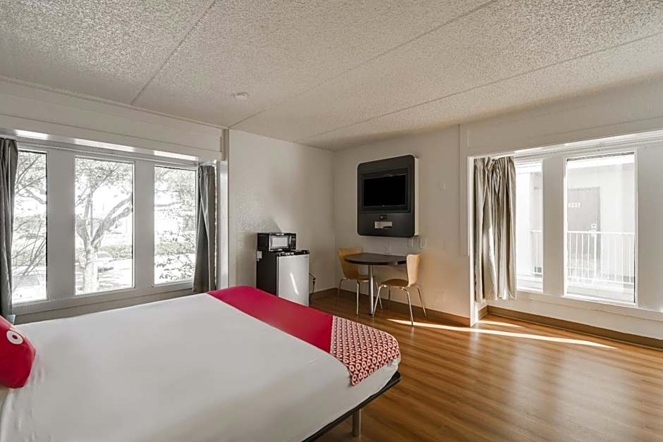 OYO Hotel Houston Katy Freeway