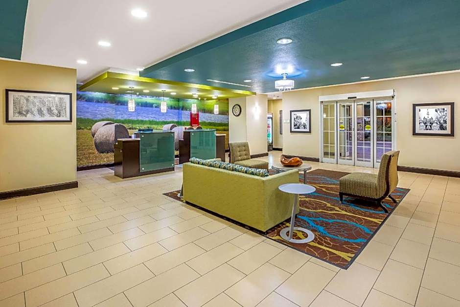 La Quinta Inn & Suites by Wyndham Floresville