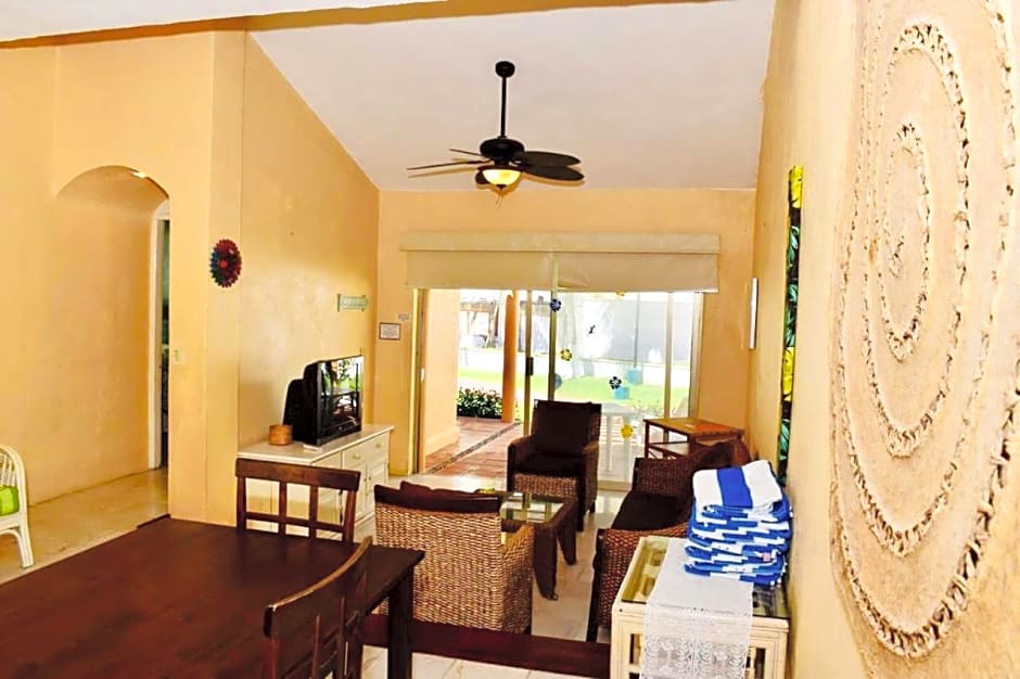 VILLA PARA 5P 4A 1M dentro del Hotel a un lado del Krystal IXTAPA Con Playa WiFi