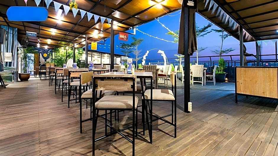 Yellow Star Ambarukmo Hotel