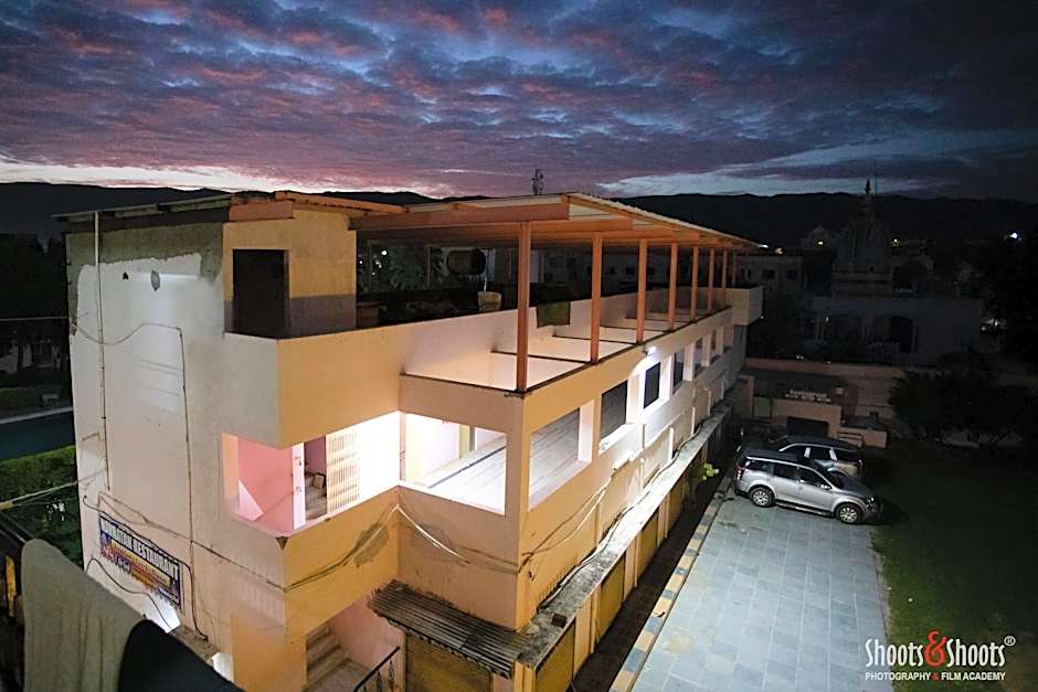 Hotel Navaratan Palace