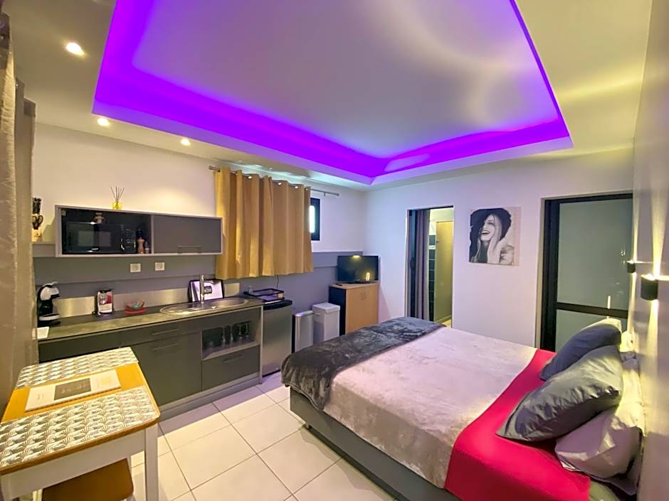 Hostal 170 Room 14 Service Appartement