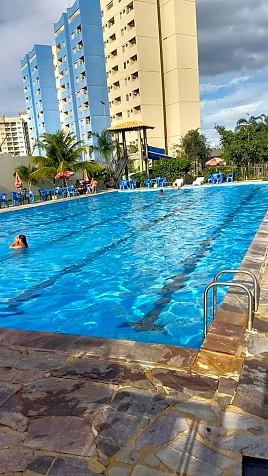 Golden Dolphin 3Pessoas com piscinas termais mais toalhas e roupas de cama lençóis travesseiros fronhas limpeza do check in impostos e taxas já incluso ATENÇÃO A hospedagem podera ocorrer no express ou Grand hotel,conforme a disponibilidade de apto