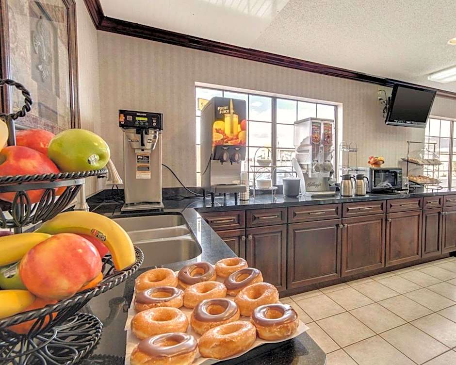 Econo Lodge Inn & Suites El Paso