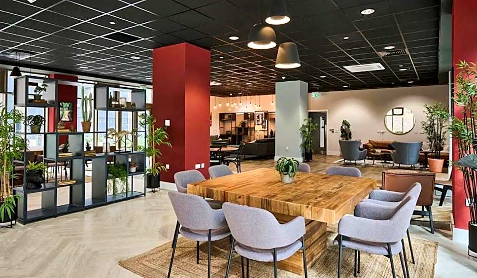 For Students Only The Oaks in Coventry