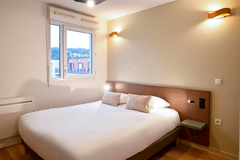 Comfort Aparthotel Versailles, St Cyr l&#x27;Ecole