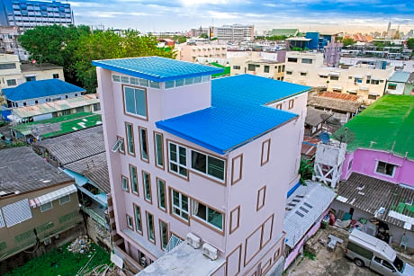 S.E.T Thanmongkol Residence