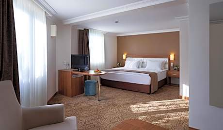 Corner Suite