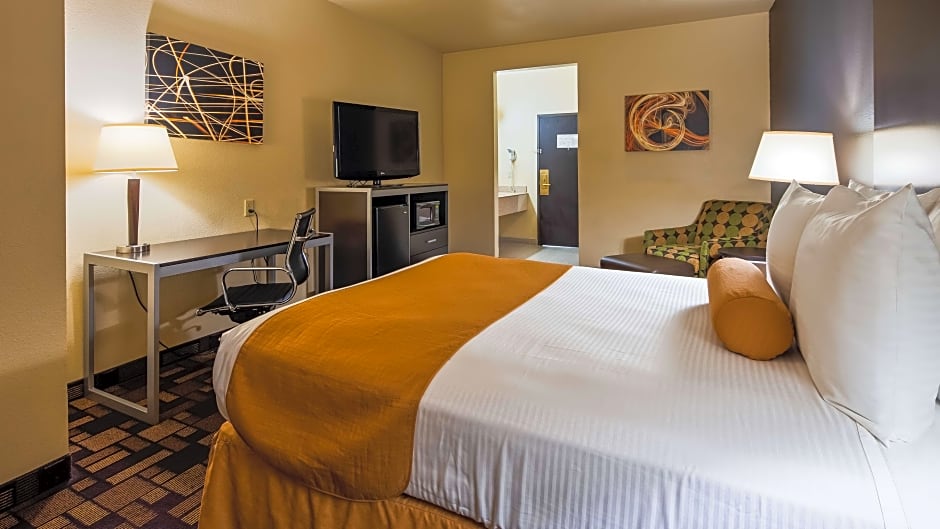 Photo 1 of 2 of 1 King Bed, Hearing/Mobility Accessible, Bathtub, Nonsmoking