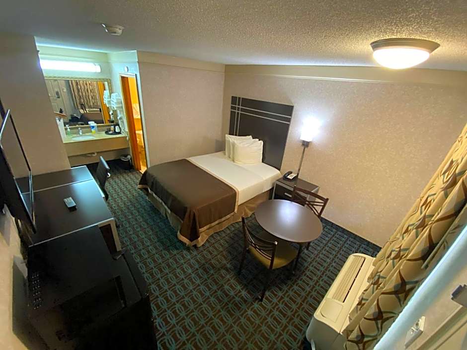 Deluxe Inn - Fayetteville I-95