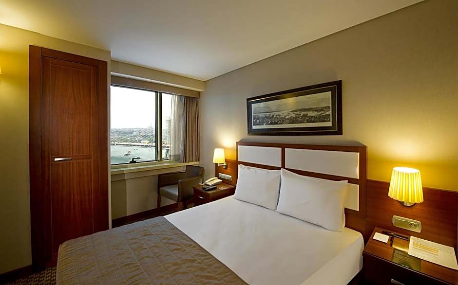 Photo 1 of 6 of 1 Double Bed or 2 Beds, Sea View