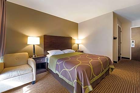 1 Queen Bed Nonsmoking