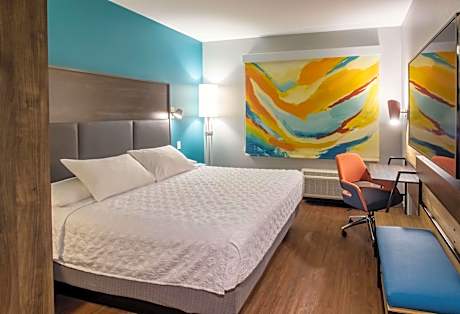 1 King Bed