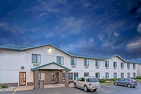 Delavan Inn and Suites