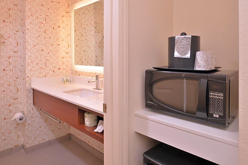 Holiday Inn & Suites Raleigh-Cary (I-40 @Walnut St) By IHG