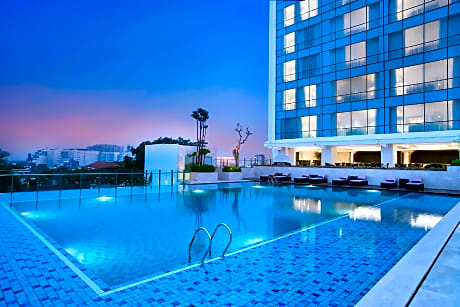 2 Twin Beds Standard Shower Low Floor