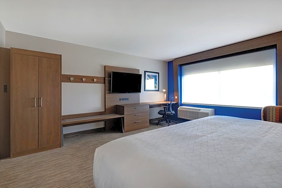 HOLIDAY INN EXPRESS AND SUITES BRIGHTON