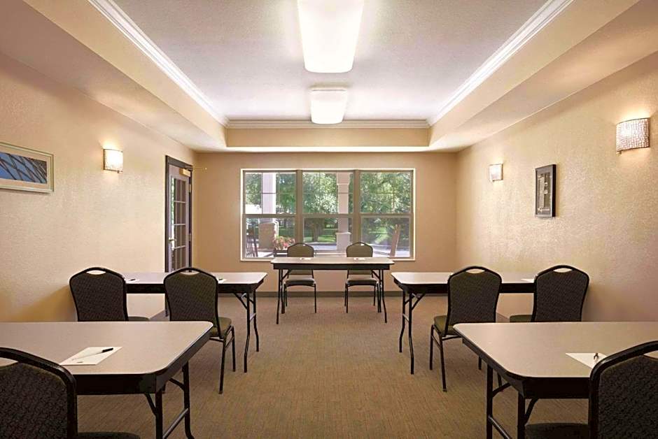 Country Inn & Suites by Radisson, Madison Southwest, WI