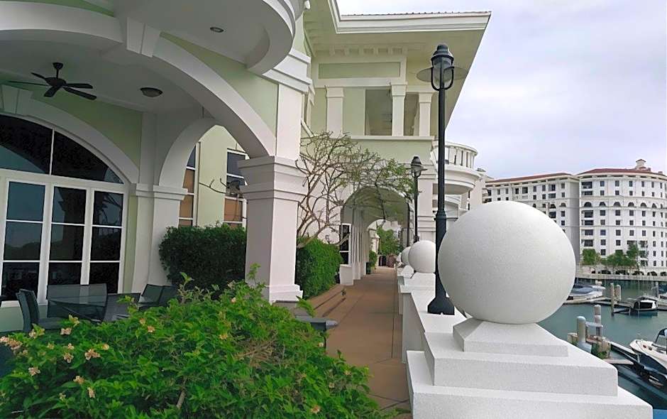 Avillion Admiral Cove Hotel