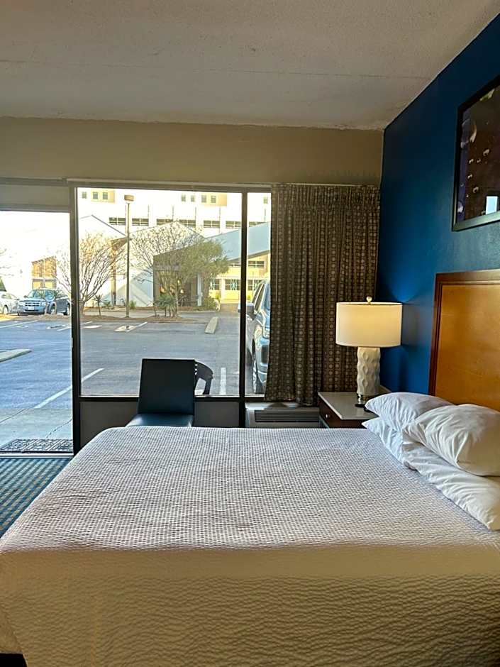 Days Inn by Wyndham Virginia Beach At The Beach
