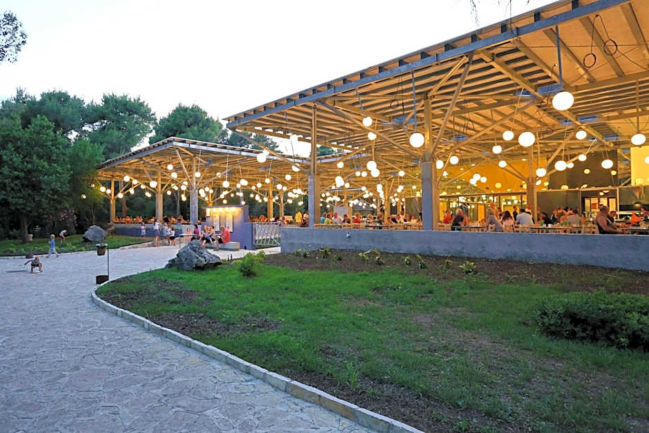 Pine Beach Pakostane - All Inclusive light