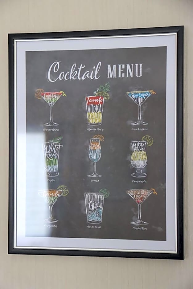 Chic, spacious & fun coastal retreat - family friendly - 3 min walk to beach