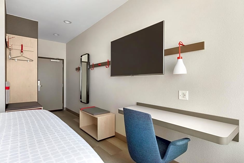 avid hotels - Boston Logan Airport - Revere, an IHG Hotel