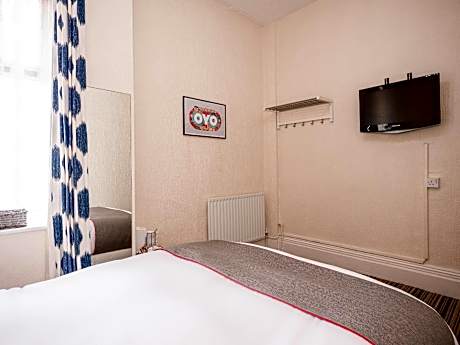 Standard Double Shared Bathroom