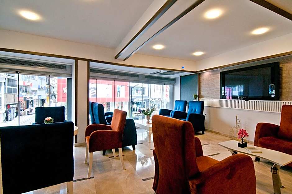 Royce Hotel