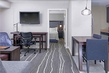 One-Bedroom King Suite - Non-Smoking