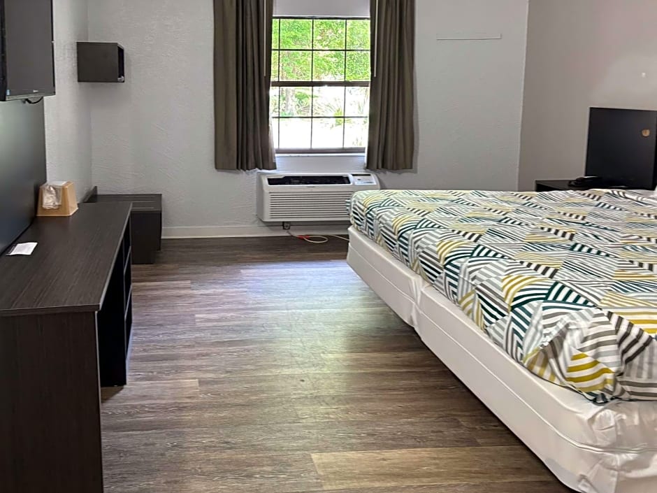 La Casa Inn and Suites