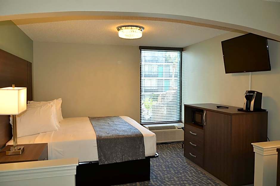 Opal Hotel & Suites