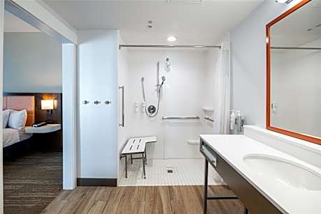 King Suite with Shower - Mobility Accessible/Non-Smoking