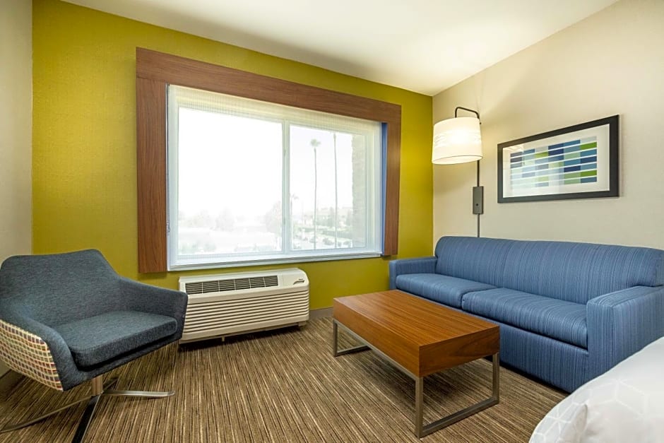 Holiday Inn Express & Suites - San Jose Silicon Valley, an IHG Hotel