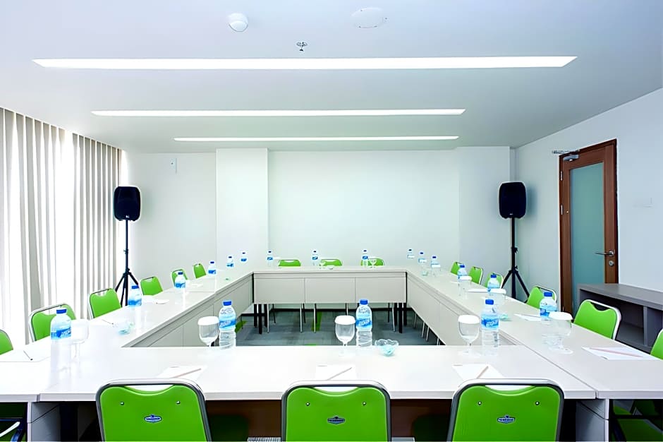 MaxOneHotels.com@Dharmahusada - Surabaya