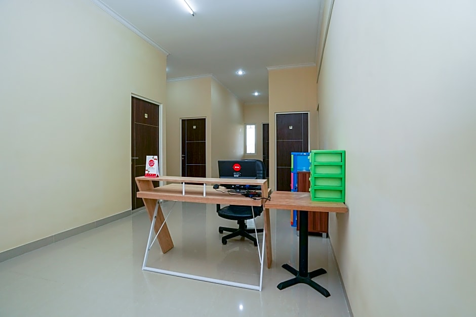 Oyo 1957 Riverside Residence