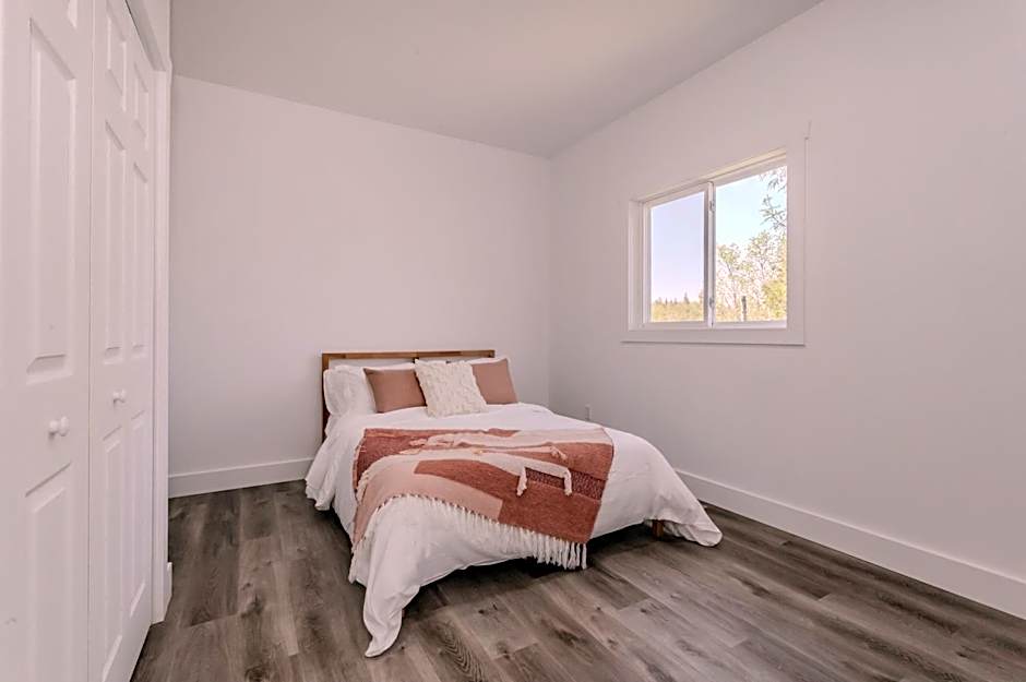 Luxury Lakefront Escape w Games Room