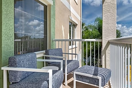 1 KING 1 BEDROOM SUITE/ POOLVIEW/ BALCONY - SOFABED/ FURNISHED BALCONY/ FLOOR 2 OR 3 - DESK/ TWO 55IN TVS/ WET BAR/ MINI FRIDGE -