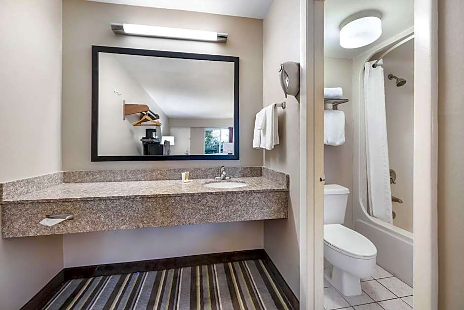 Super 8 by Wyndham Riviera Beach West Palm Beach